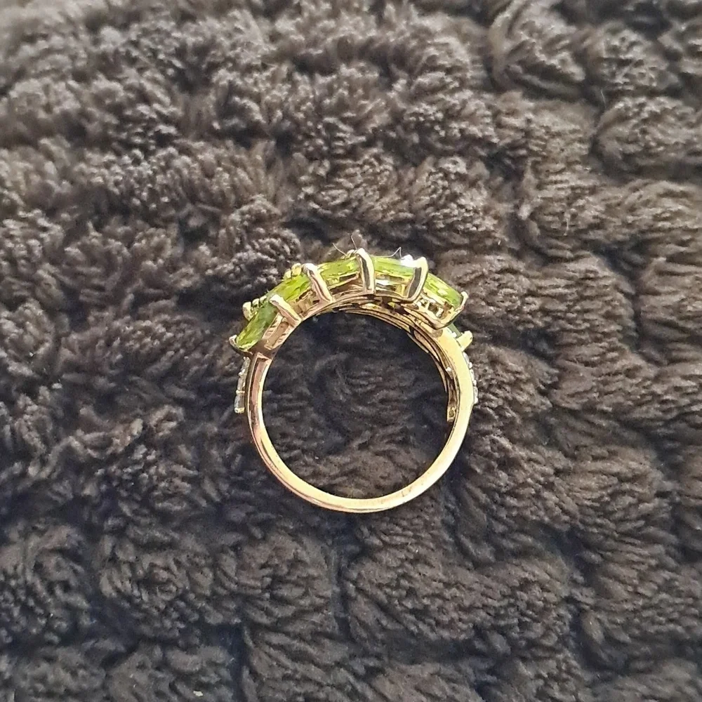 Arizona Peridot Leaf Cluster Ring in Vermeil Yellow Gold Over Sterling Silver